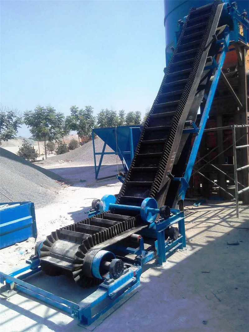 大倾角皮带输送机