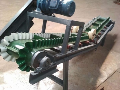 大倾角皮带输送机 大倾角皮带输送机